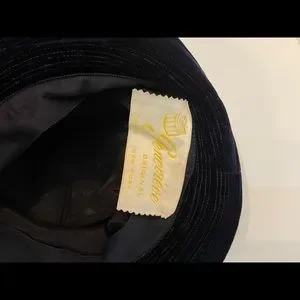 Vtg 50’s 60’s Genevieve Navy Blue Velvet Hat Genevieve | Accessories | Vtg 5s 60s Genevieve Navy Blue  main image 2